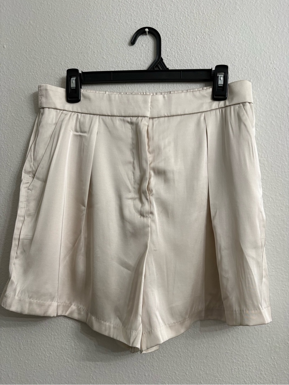 Abercrombie & Fitch Cream Pleated High-Rise Women's Shorts